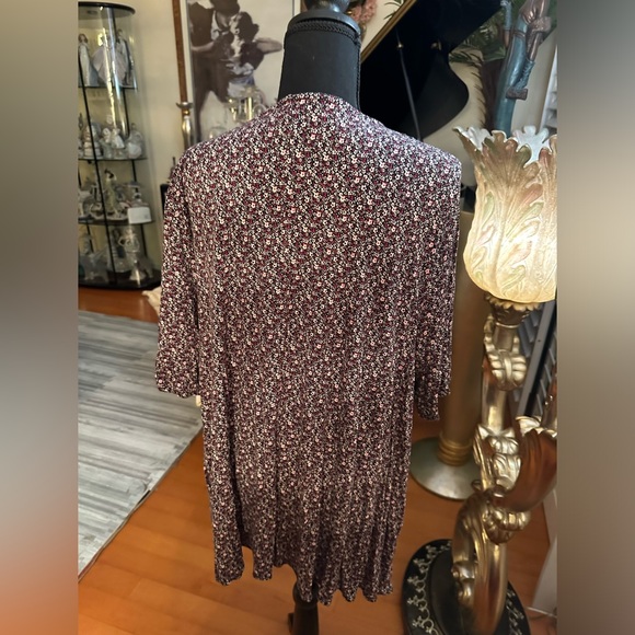 Plus size floral blouse - Picture 3 of 5